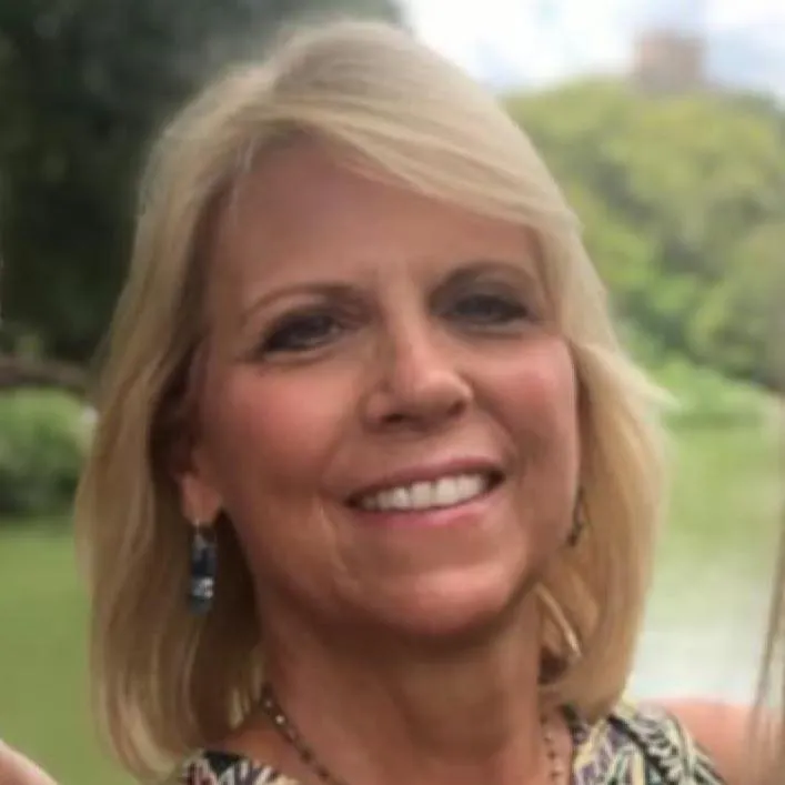 headshot of heidi brandenberger